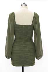 Grünes langärmliges Partykleid